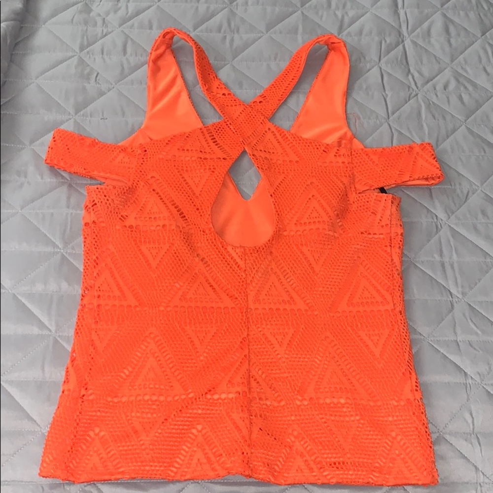 Bebe Cold Shoulder Top! - Picture 4 of 6